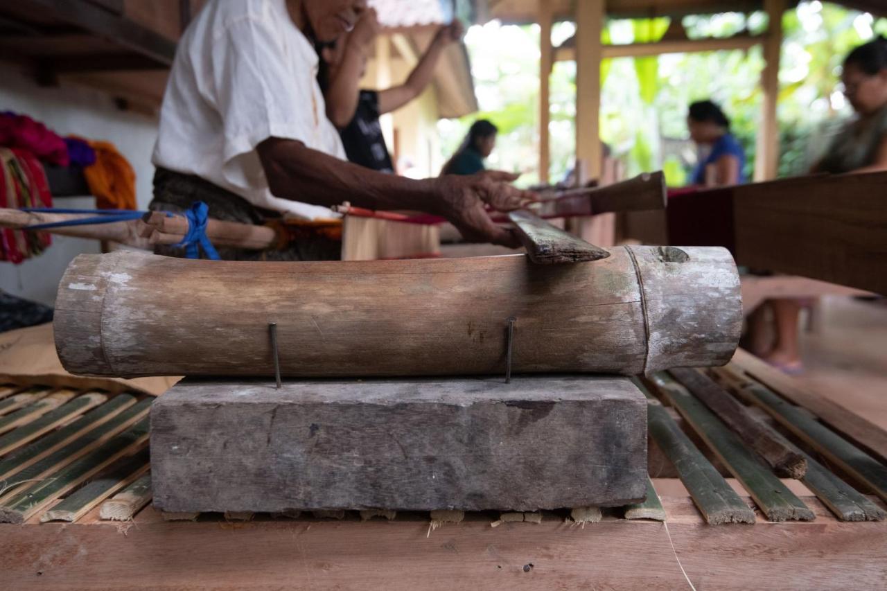 Sheraton Bali Kuta Resort Exteriör bild Bamboo being split with a knife
