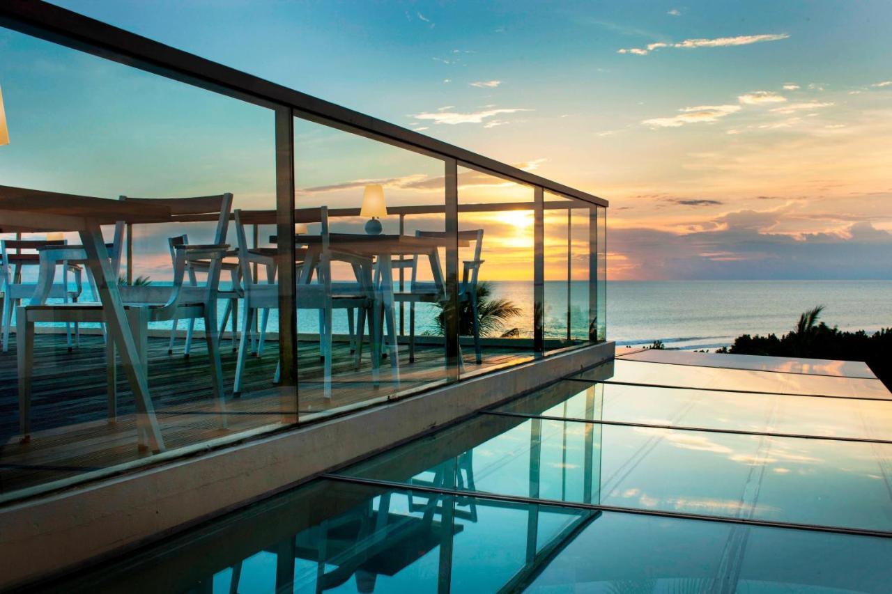 Sheraton Bali Kuta Resort Exteriör bild Sunset at the Sky Bar