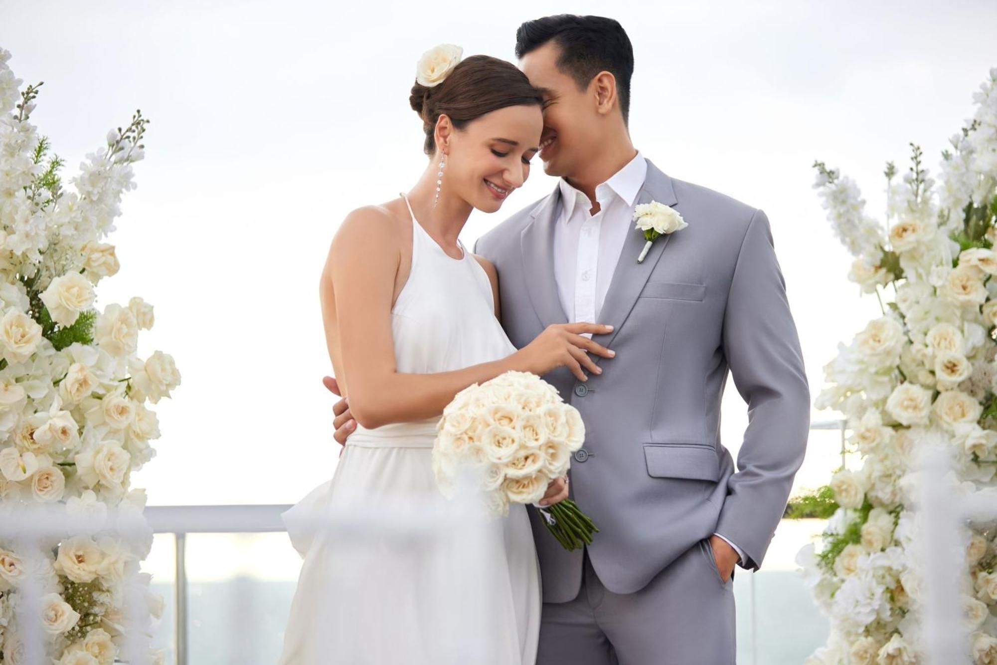 Sheraton Bali Kuta Resort Exteriör bild Wedding couple