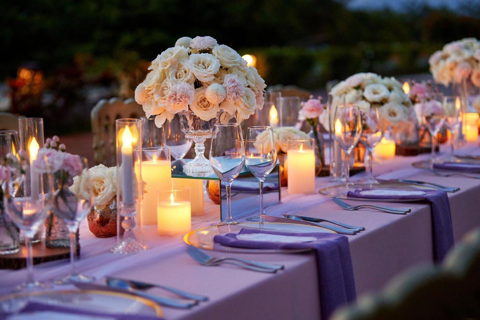 Sheraton Bali Kuta Resort Exteriör bild A table set for a wedding reception