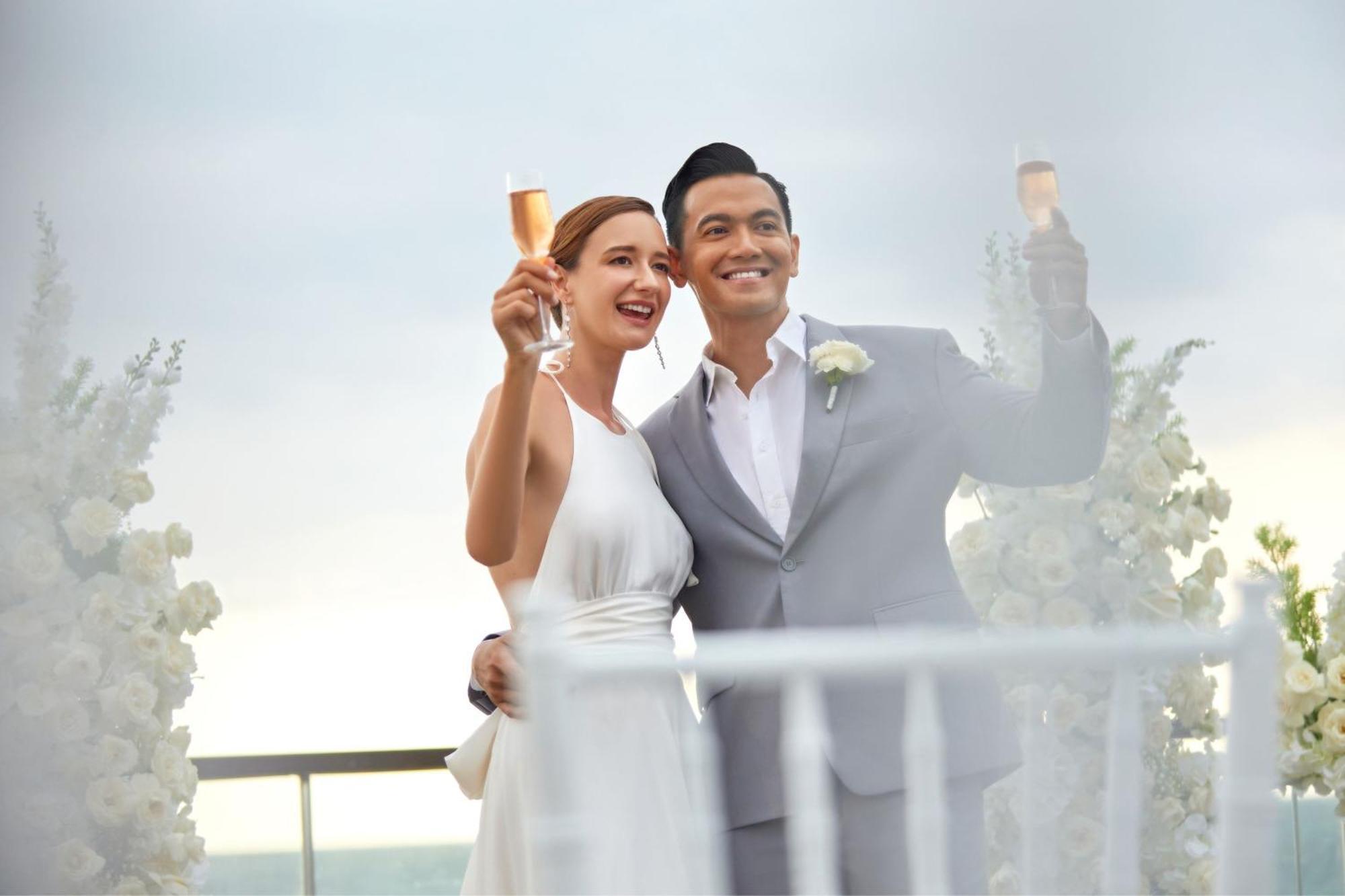 Sheraton Bali Kuta Resort Exteriör bild Wedding on board