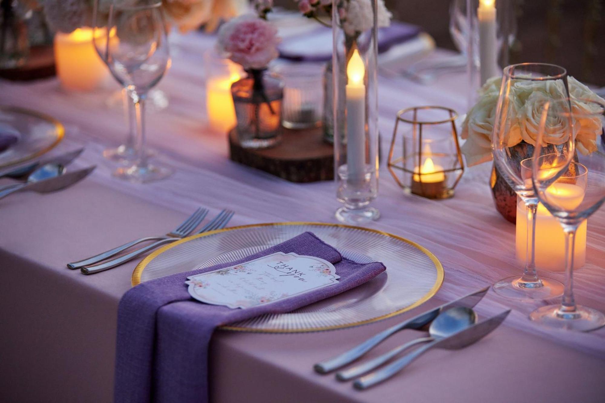 Sheraton Bali Kuta Resort Exteriör bild A place setting at a wedding