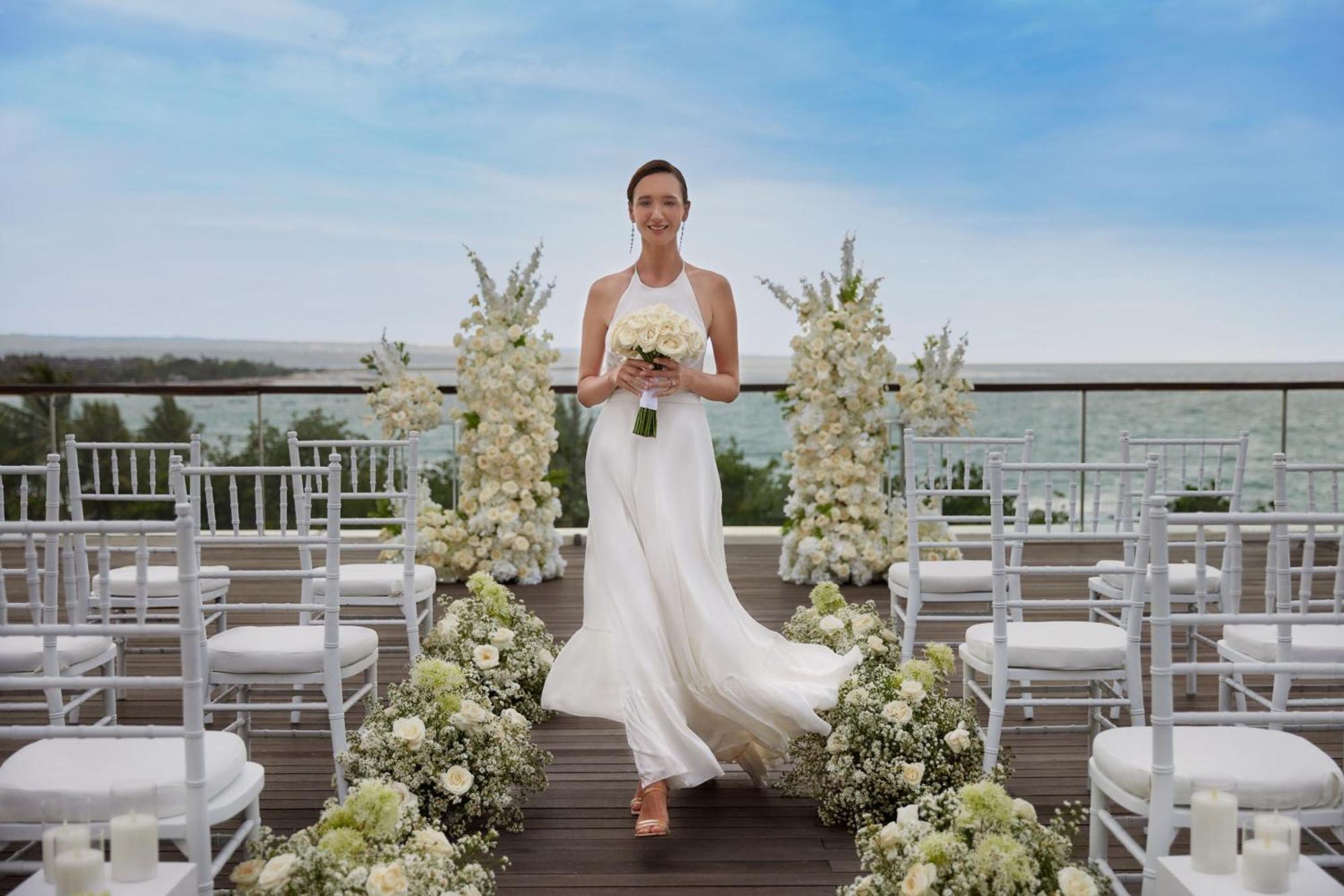 Sheraton Bali Kuta Resort Exteriör bild Wedding at the hotel