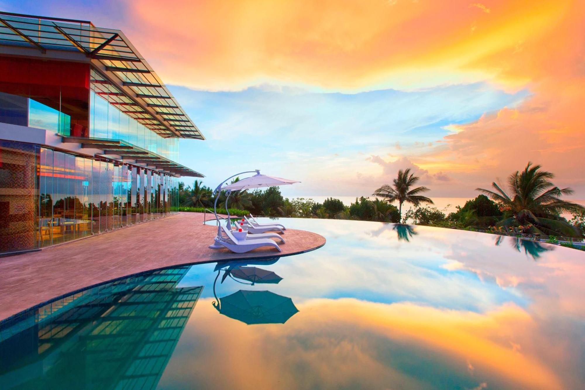 Sheraton Bali Kuta Resort Exteriör bild Infinity pool at the Alila Villas Uluwatu, Bali, Indonesia