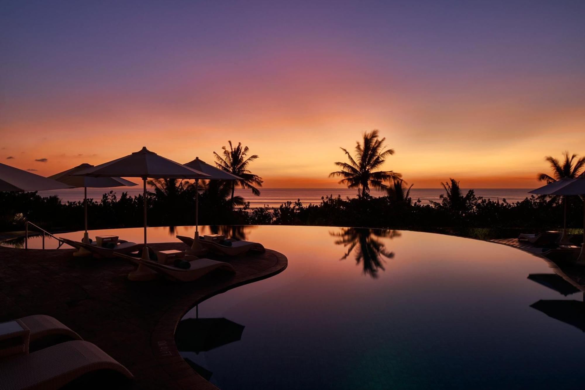 Sheraton Bali Kuta Resort Exteriör bild Sunset at the Four Seasons Resort